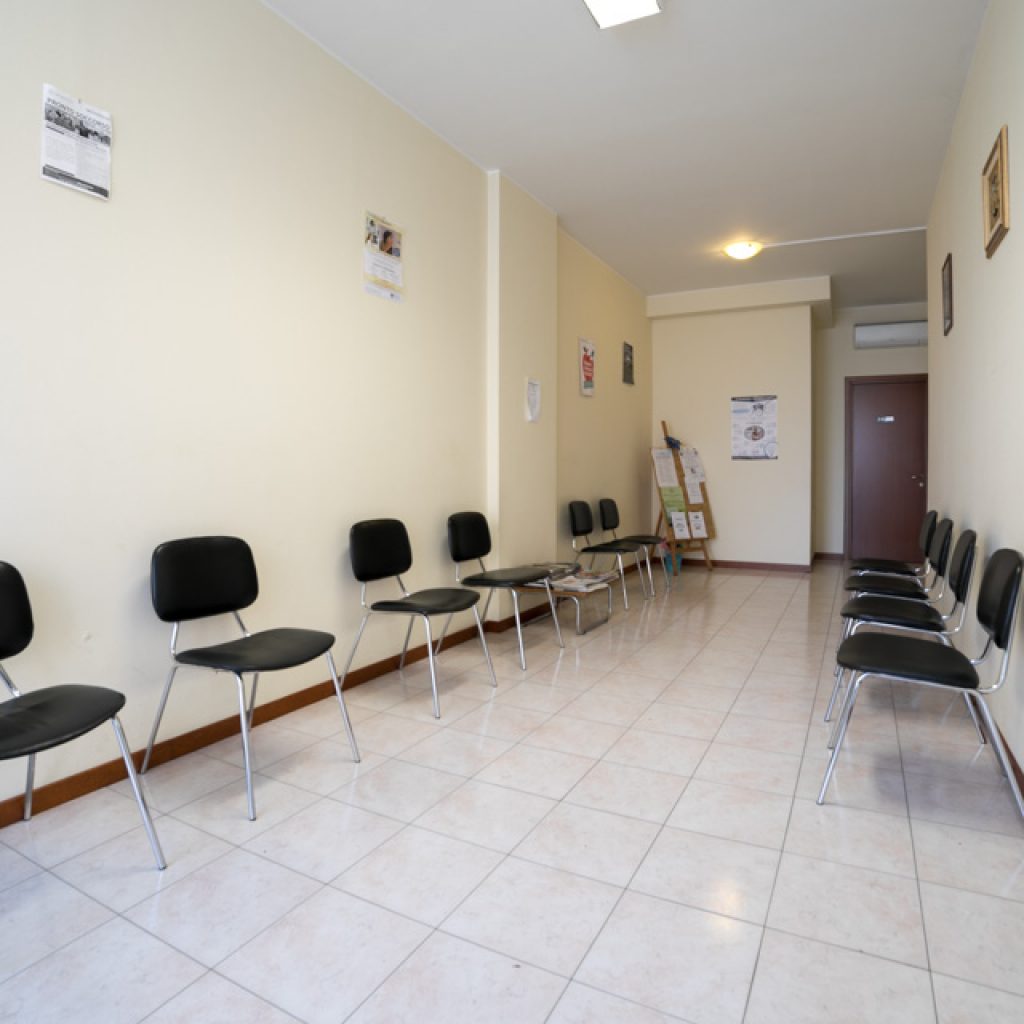 4z3a4647 Sala di attesa