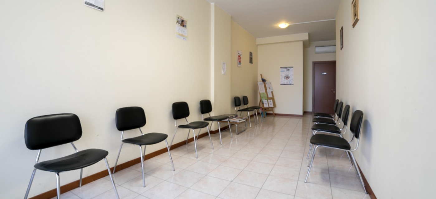 4z3a4647 Sala di attesa
